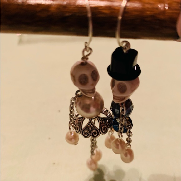 EARRINGS - Picture 1 of 3